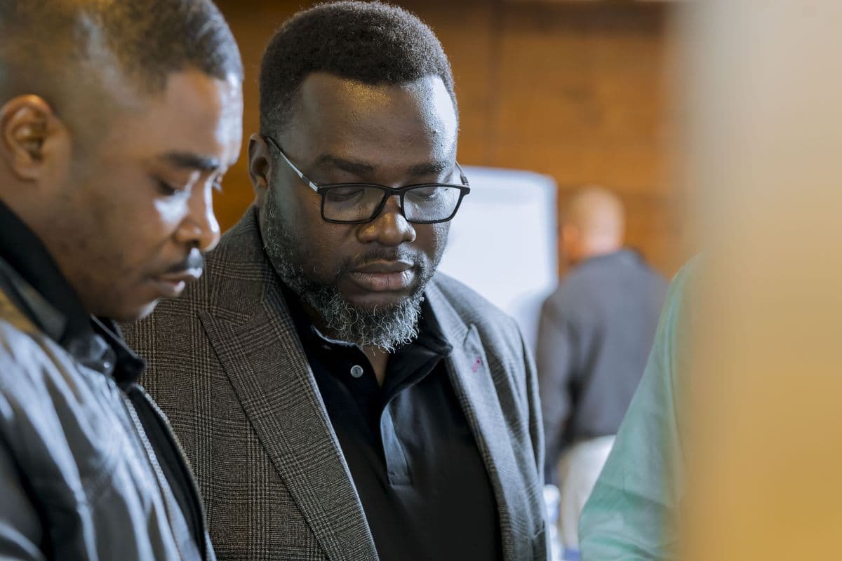 Victor Sonde in conversation with a participant